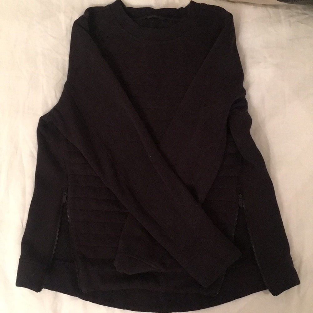 Lululemon black sweatshirt.
